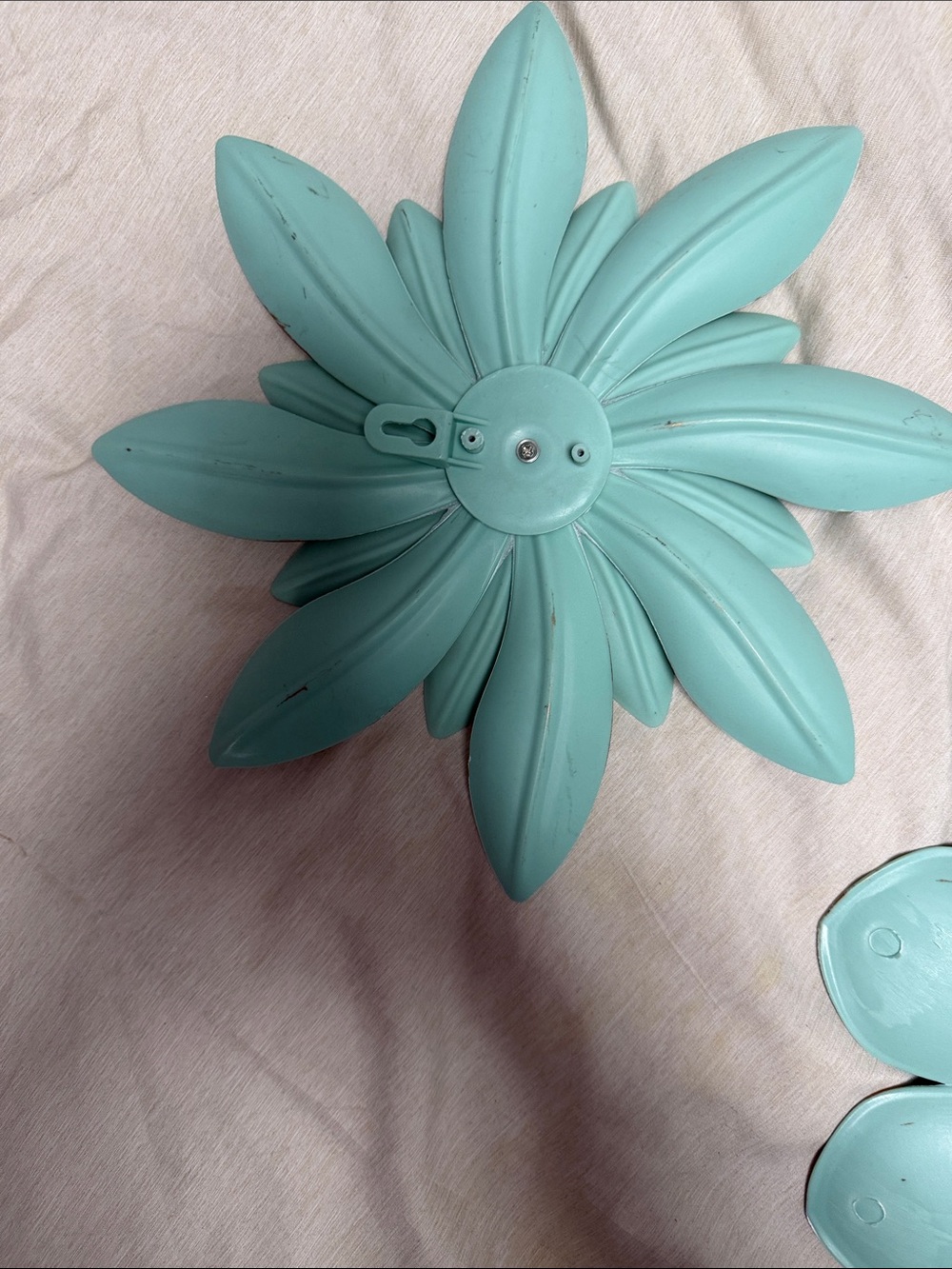 Teal Floral Plastic Wall Decor Set with Gold Accents - Picture 5 of 10